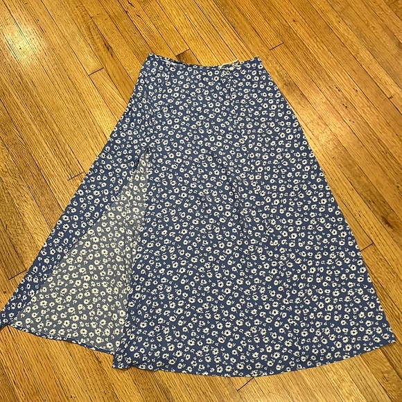 Reformation Blue w white flowers front slit Midi Skirt NWOT - Picture 2 of 9